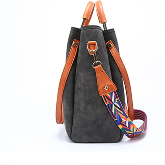 Helsinki Leather Shoulder Bag - Picture 5 of 8